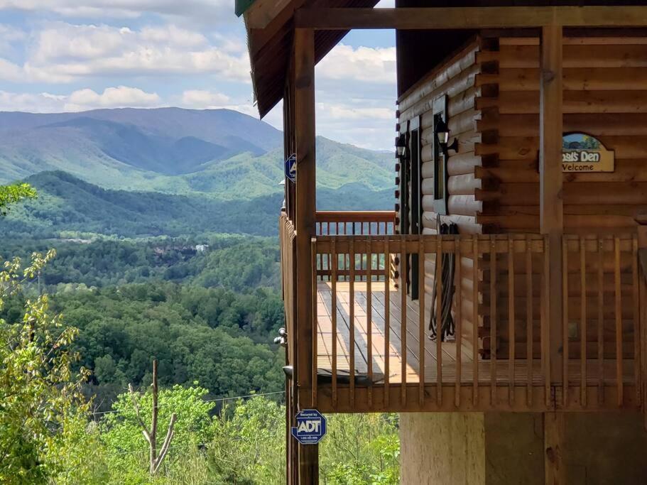 Yogi's Den: Breathtaking Views! 3 Min To Dollywood, On 1 Acre! Ferienhaus Sevierville