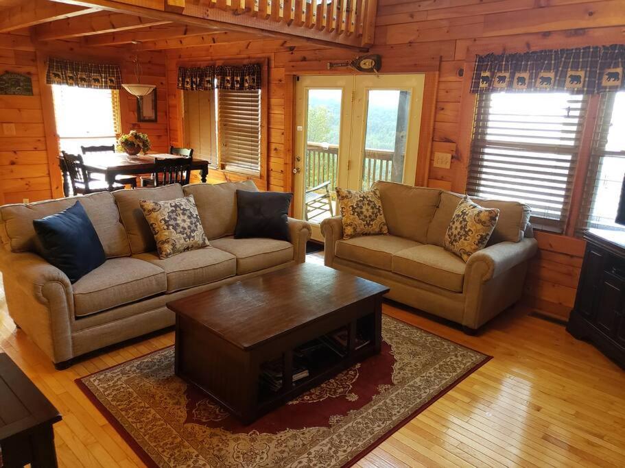 Ferienhaus Yogi's Den: Breathtaking Views! 3 Min To Dollywood, On 1 Acre!