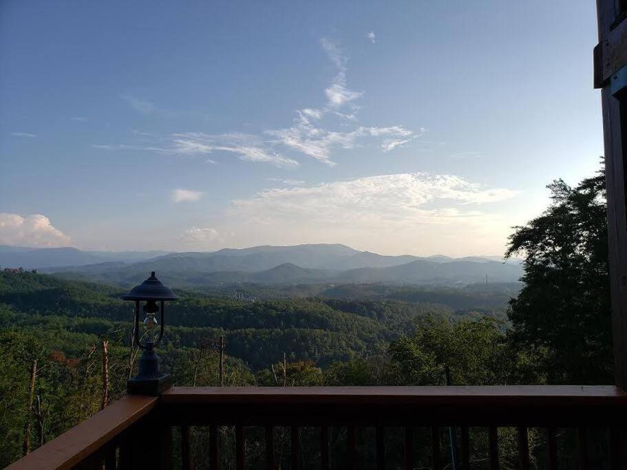 Yogi's Den: Breathtaking Views! 3 Min To Dollywood, On 1 Acre! Ferienhaus Sevierville