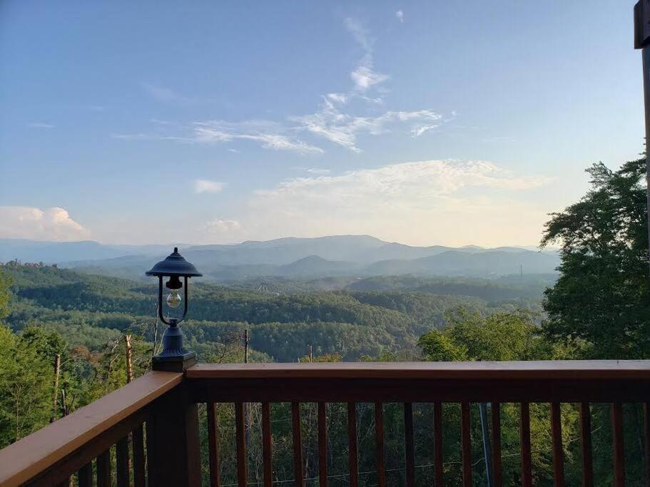 Yogi's Den: Breathtaking Views! 3 Min To Dollywood, On 1 Acre! Ferienhaus *