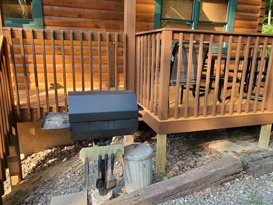 Yogi's Den: Breathtaking Views! 3 Min To Dollywood, On 1 Acre! *