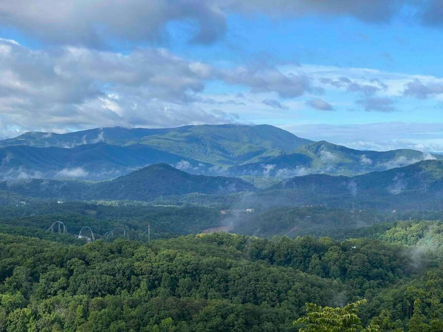 Ferienhaus Yogi's Den: Breathtaking Views! 3 Min To Dollywood, On 1 Acre! Sevierville