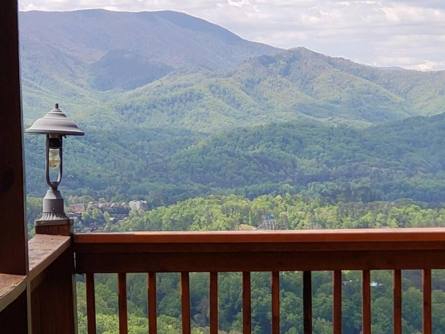 Ferienhaus Yogi's Den: Breathtaking Views! 3 Min To Dollywood, On 1 Acre!
