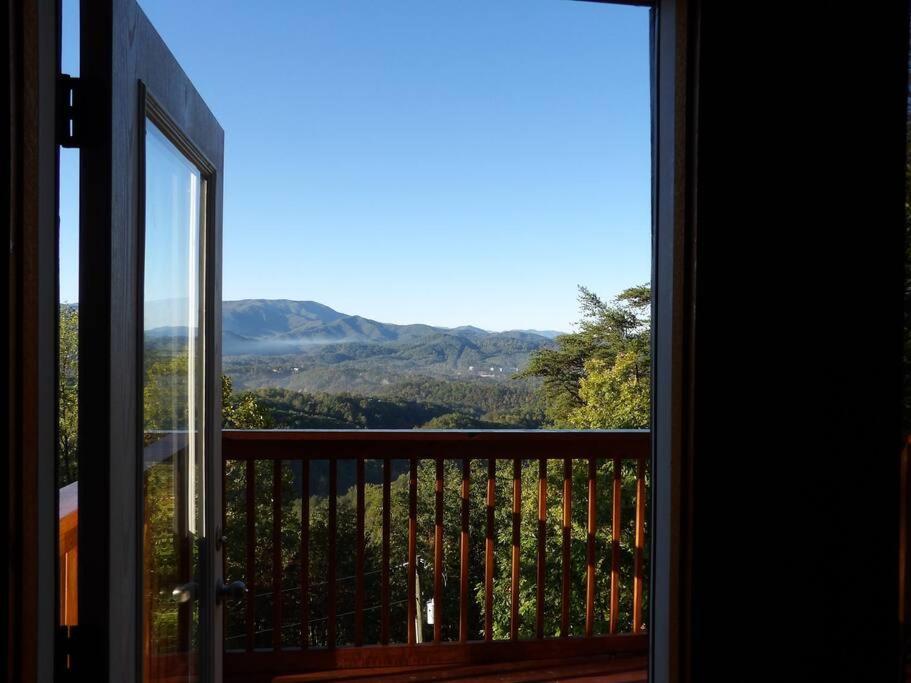 Yogi's Den: Breathtaking Views! 3 Min To Dollywood, On 1 Acre! Ferienhaus