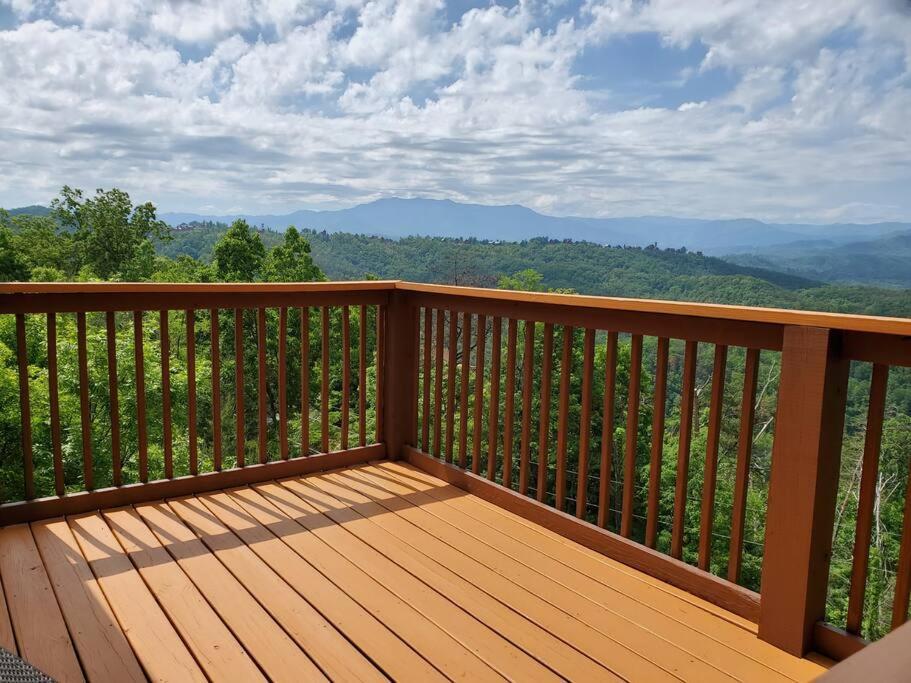 Yogi's Den: Breathtaking Views! 3 Min To Dollywood, On 1 Acre! Ferienhaus Sevierville