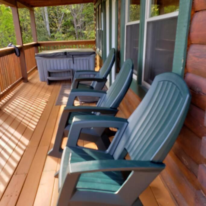 Yogi's Den: Breathtaking Views! 3 Min To Dollywood, On 1 Acre! Sevierville