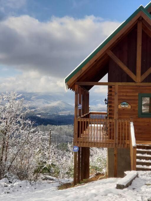 Yogi's Den: Breathtaking Views! 3 Min To Dollywood, On 1 Acre! *